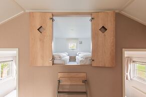 Chalet With Covered Terrace in the Leukermeer