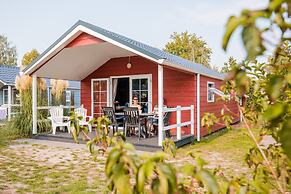Chalet With Covered Terrace in the Leukermeer