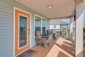 Walk to Shore: Surfside Beach Home w/ Bay Views