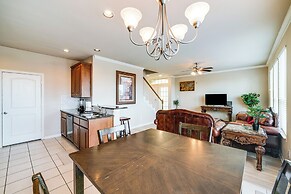 Pet-friendly Irving Townhome w/ Patio + Grill!