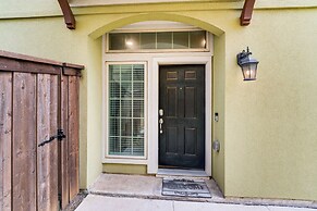 Pet-friendly Irving Townhome w/ Patio + Grill!