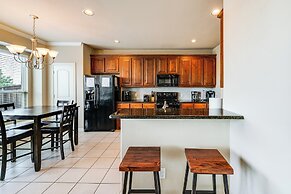 Pet-friendly Irving Townhome w/ Patio + Grill!