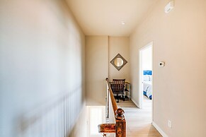 Pet-friendly Irving Townhome w/ Patio + Grill!