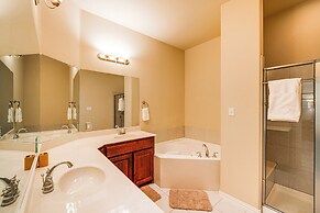 Pet-friendly Irving Townhome w/ Patio + Grill!