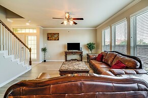 Pet-friendly Irving Townhome w/ Patio + Grill!