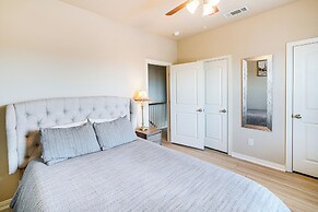 Pet-friendly Irving Townhome w/ Patio + Grill!
