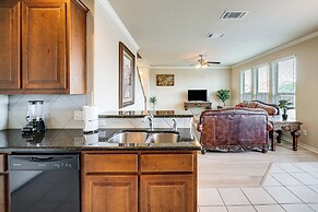 Pet-friendly Irving Townhome w/ Patio + Grill!