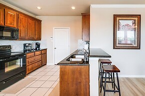 Pet-friendly Irving Townhome w/ Patio + Grill!