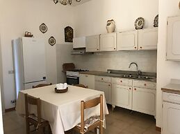 Spacious Villa in Torri del Benaco With Garden