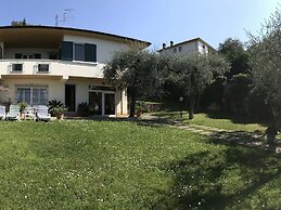 Spacious Villa in Torri del Benaco With Garden