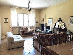 Spacious Villa in Torri del Benaco With Garden