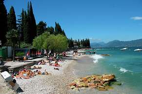 Spacious Villa in Torri del Benaco With Garden