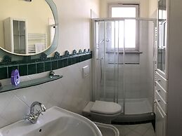 Spacious Villa in Torri del Benaco With Garden