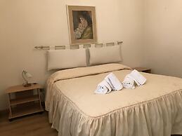 Spacious Villa in Torri del Benaco With Garden