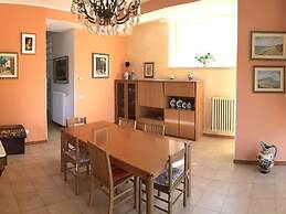 Spacious Villa in Torri del Benaco With Garden