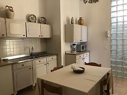 Spacious Villa in Torri del Benaco With Garden