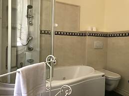 Spacious Villa in Torri del Benaco With Garden