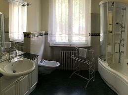 Spacious Villa in Torri del Benaco With Garden