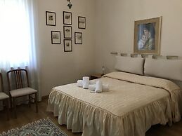 Spacious Villa in Torri del Benaco With Garden