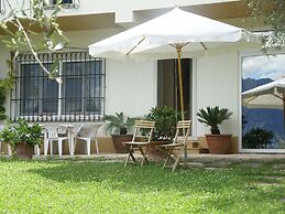 Spacious Villa in Torri del Benaco With Garden