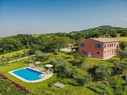 Belvilla by OYO Villa Cucco