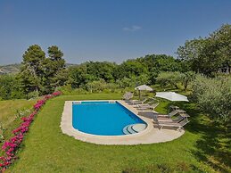 Belvilla by OYO Villa Cucco