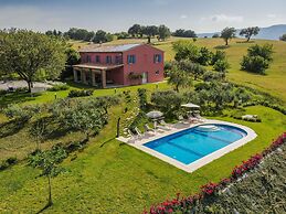 Belvilla by OYO Villa Cucco