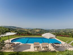 Belvilla by OYO Villa Cucco