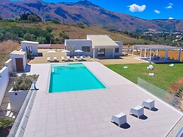 Belvilla by OYO Villa Etesiae