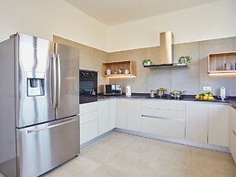 Belvilla by OYO Villa Etesiae