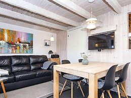 6 Person Holiday Home on a Holiday Park in Hemmet