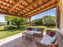 Belvilla by OYO Villa Fufi