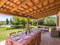 Belvilla by OYO Villa Fufi