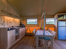 Glamping Tent With Kitchen on the Ijsselmeer