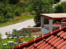 Beautiful Villa With Pool and Surrounded by Mountain and Green Areas