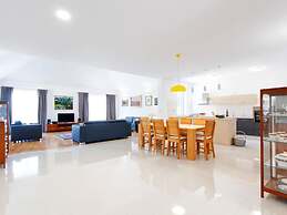 Beautiful Villa With Pool and Surrounded by Mountain and Green Areas