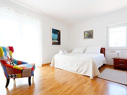 Beautiful Villa With Pool and Surrounded by Mountain and Green Areas