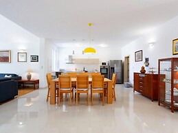 Beautiful Villa With Pool and Surrounded by Mountain and Green Areas