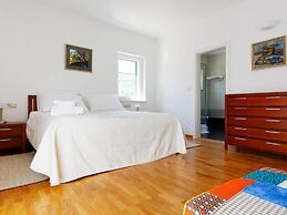 Beautiful Villa With Pool and Surrounded by Mountain and Green Areas