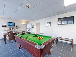 Apartment by the sea With Indoor Pool