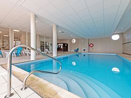Apartment by the sea With Indoor Pool