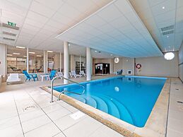 Apartment by the sea With Indoor Pool