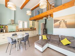 Saint-victor House in Pernes-les-fontaines