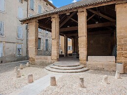 Saint-victor House in Pernes-les-fontaines