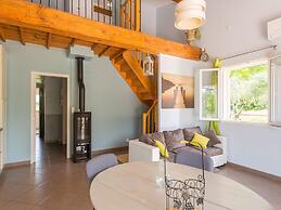Saint-victor House in Pernes-les-fontaines