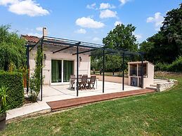 Saint-victor House in Pernes-les-fontaines
