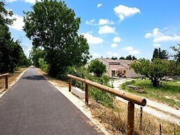 Saint-victor House in Pernes-les-fontaines