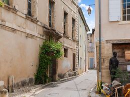 Saint-victor House in Pernes-les-fontaines