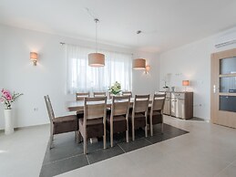 Adorable Villa With Private Pool and Terrace