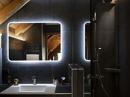 Lush Chalet With hot tub and Sauna